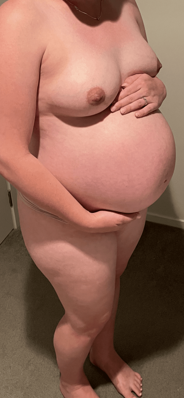 Photo by LeroyBigs with the username @LeroyBigs,  January 28, 2021 at 4:12 AM. The post is about the topic Pregnant and the text says 'ready to be fucked'