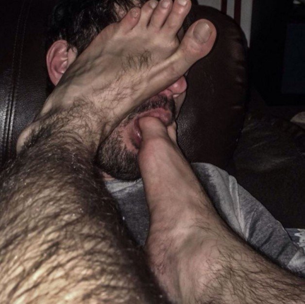 Photo by Advantager with the username @Advantager,  January 16, 2020 at 1:25 AM. The post is about the topic Horny gay foot fun