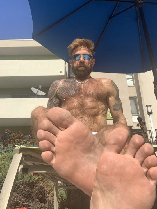 Photo by Advantager with the username @Advantager,  December 29, 2019 at 11:25 AM. The post is about the topic Horny gay foot fun