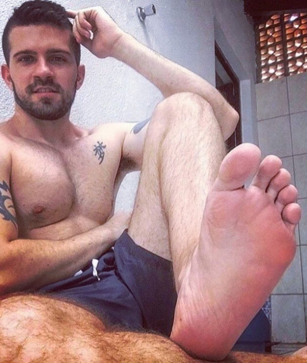 Photo by Advantager with the username @Advantager,  December 29, 2019 at 11:41 AM. The post is about the topic Horny gay foot fun