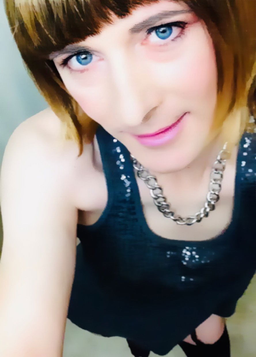 Photo by Shonni B with the username @ShonniB, who is a verified user,  May 11, 2020 at 11:40 PM and the text says '#sissy #demigirl #crossdresser #sissyslut #trans'