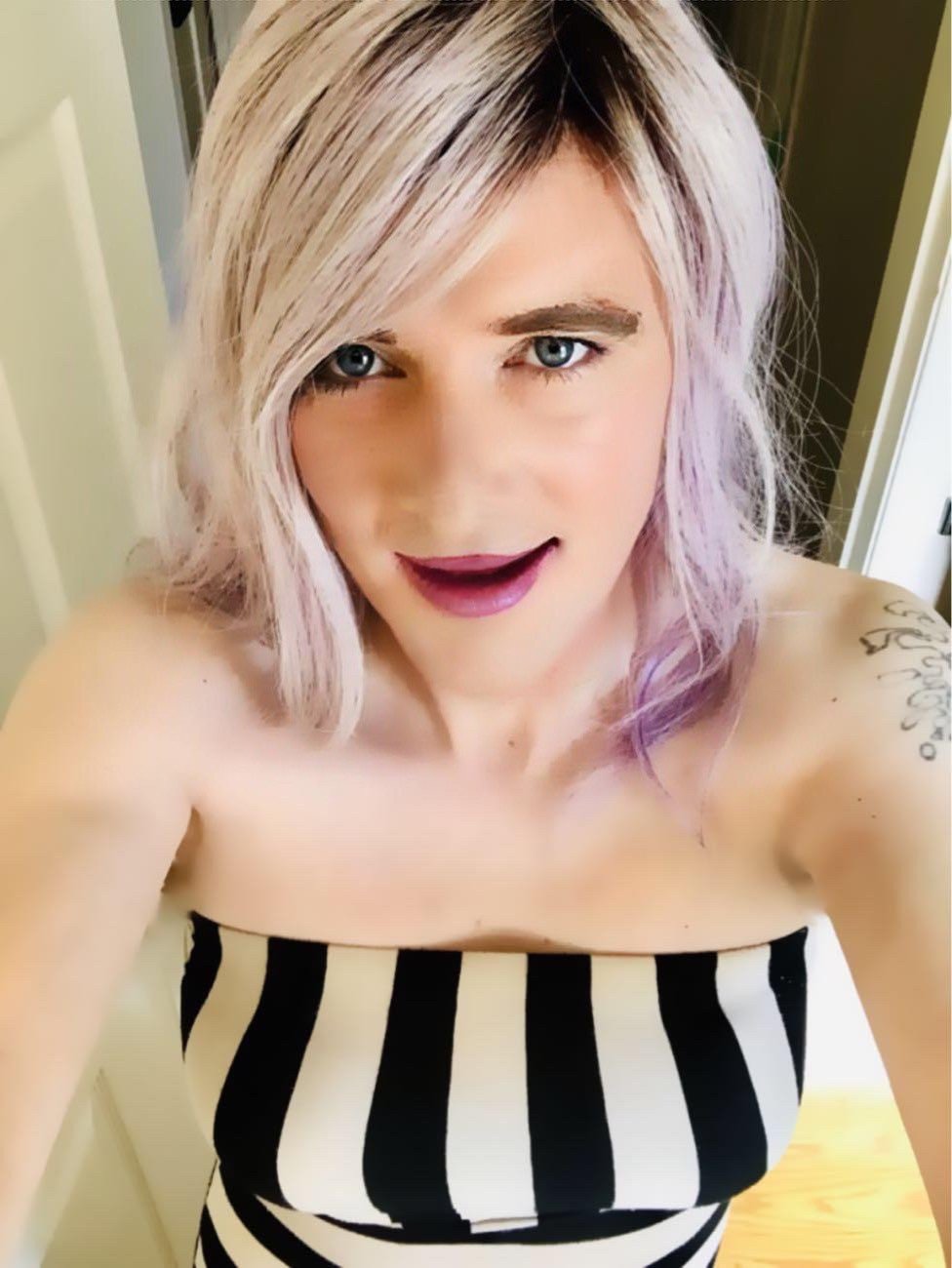 Photo by Shonni B with the username @ShonniB, who is a verified user,  May 11, 2020 at 10:54 PM. The post is about the topic sissies for daddies and the text says 'I'm a BC Canada based sissy seeking a hot daddy. hmu'