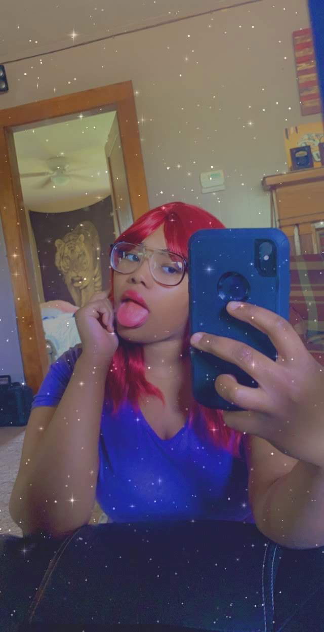 Photo by Sweetness1300 with the username @Sweetness1300,  May 11, 2020 at 4:19 PM. The post is about the topic Teen and the text says 'snapchat premium ?❤️💦 message me'