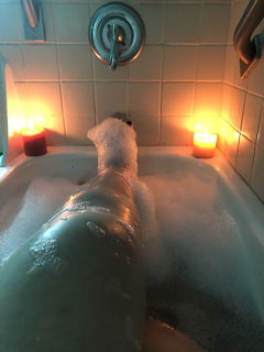 Photo by Lucy2395 with the username @Lucy2395, who is a star user,  November 19, 2020 at 8:21 PM and the text says 'bubble bath time! cum see more'