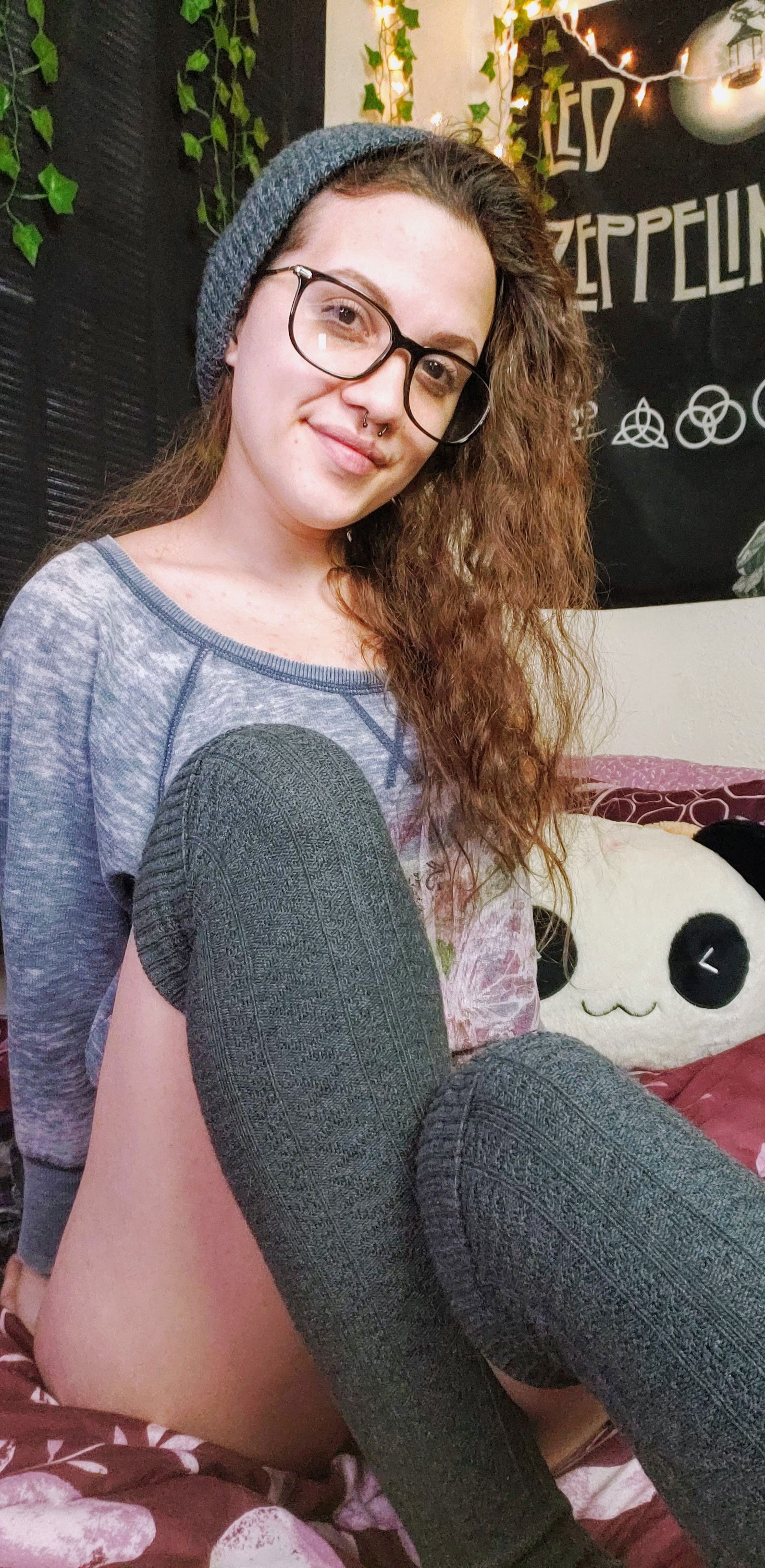 Photo by MxPraxisPhanes with the username @MxPraxisPhanes, who is a star user,  January 29, 2019 at 6:17 PM. The post is about the topic Teen and the text says 'Online now, come hang out!
https://live.manyvids.com/stream/mxpraxisphanes/public'