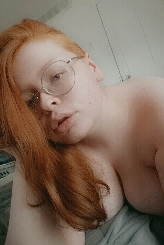 Photo by cyrsweetkitty with the username @cyrsweetkitty,  May 28, 2020 at 3:55 AM. The post is about the topic Teen and the text says 'some cheeky photos in bed 😜'