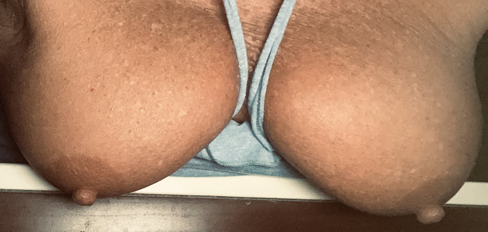 Photo by Smtsunchamps with the username @Smtsunchamps,  June 5, 2020 at 4:30 PM. The post is about the topic Big Nipples and the text says 'just a quick little shot to remind you nipples always want handling'