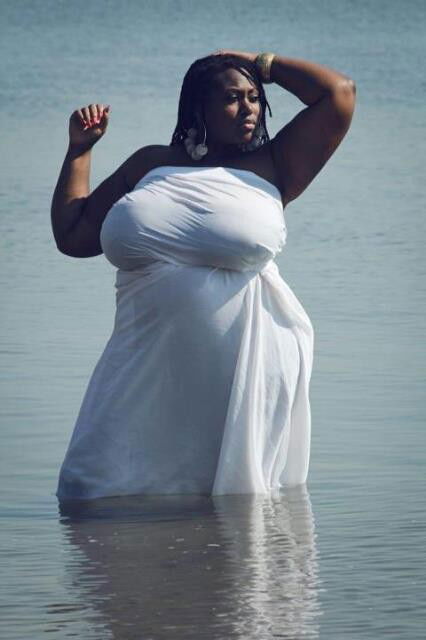 Photo by Mike Hawke with the username @wunhunglow410, who is a verified user,  June 29, 2013 at 4:51 AM and the text says '#fullfigured  #voluptuous  #busty  #biggirl  #plumpwomen  #plussized'