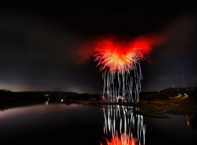 Photo by Antiboyfriend with the username @Antiboyfriend,  January 31, 2011 at 11:33 PM and the text says 'thechemicalkid:

ruineshumaines:Heart of Satan - What it looks like when fireworks explode inside of a storm cloud over a river (by Trey Ratcliff)


Must Shoot Fireworks in Storm Cloud over River'