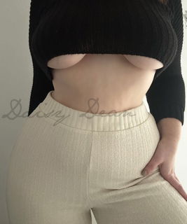 Photo by Daisy Dean with the username @daisydean207, who is a star user,  August 21, 2023 at 7:35 PM. The post is about the topic Underboob and the text says 'is this jumper too small?'