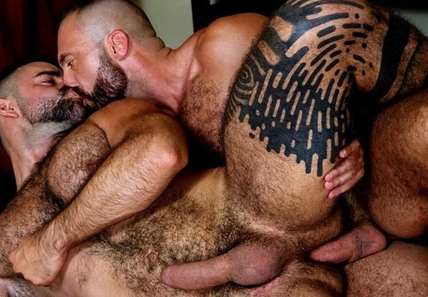 Photo by Sir Maci with the username @SirMaci,  February 19, 2021 at 9:57 AM. The post is about the topic Gay kiss and the text says 'Contact At Both Ends - Alul-felül
#gay #kiss #kissing #lips #beard #muscle #hairy #tattooed #inked #cock #dick #thigh #fuck #fucking #assfucking #baszas #seggbebaszas #kuras #seggbekuras #comb #farok #fasz #tetovalt #kivarrt #szoros #izmos #szakall #szaj..'