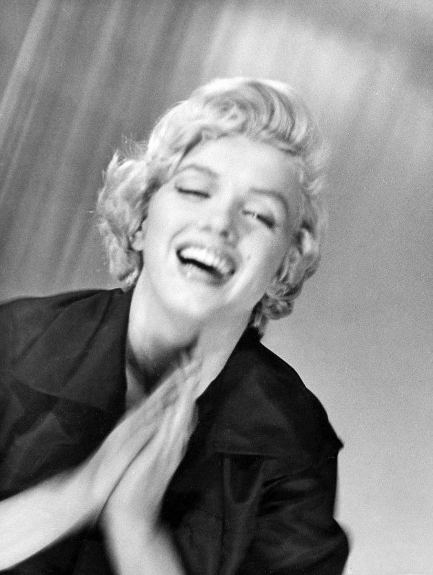 Photo by Ludus with the username @Ludus,  October 25, 2017 at 7:12 AM and the text says 'gameraboy1:
Marilyn Monroe by Jean Howard, c. 1952
Beautiful love'