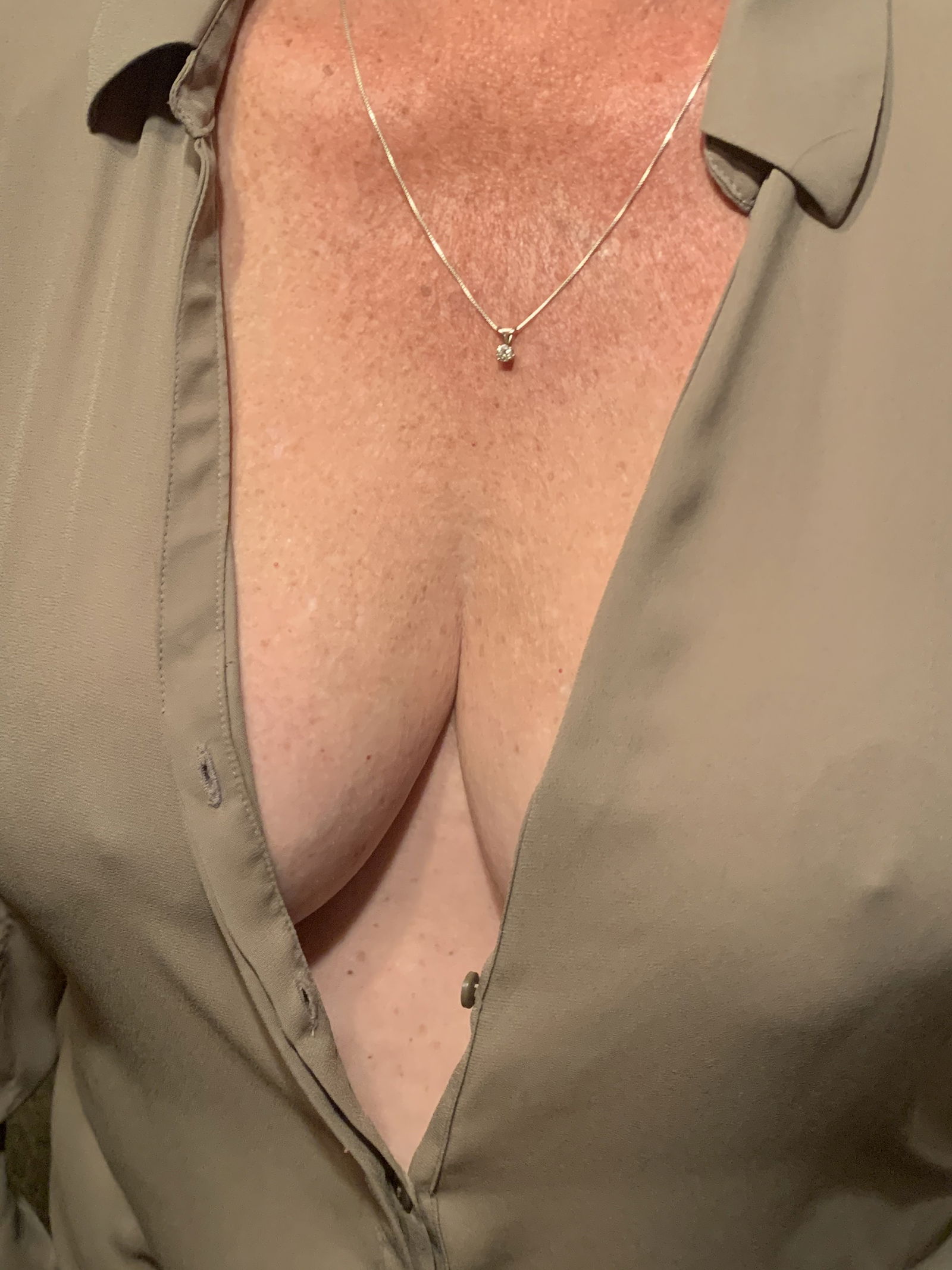 Photo by Funduo with the username @Funduo,  September 7, 2020 at 2:22 AM. The post is about the topic Side-boob & downblouse