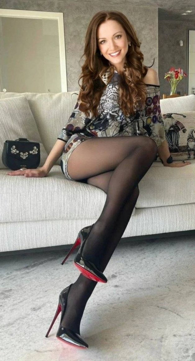 Photo by Nylon-Lover71 with the username @Nylon-Lover71, posted on February 27, 2024. The post is about the topic Nylons Pantyhose High Heels