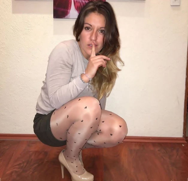 Photo by Nylon-Lover71 with the username @Nylon-Lover71,  April 10, 2024 at 8:20 AM. The post is about the topic Nylons Pantyhose High Heels