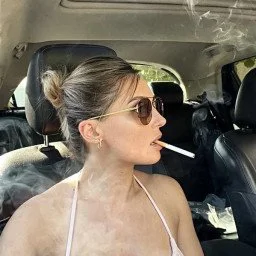 Photo by Corstophine with the username @Corstophine,  March 28, 2024 at 1:24 PM. The post is about the topic Smoking women
