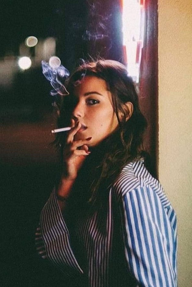 Photo by Corstophine with the username @Corstophine,  November 12, 2022 at 12:38 PM. The post is about the topic Smoking women