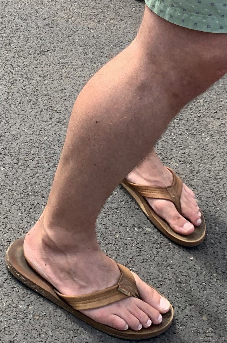 Photo by s p i r a l p a s s with the username @Str8GuysOnly, who is a verified user,  July 21, 2020 at 8:55 PM. The post is about the topic Guys in Flip Flops and the text says 'Yum'