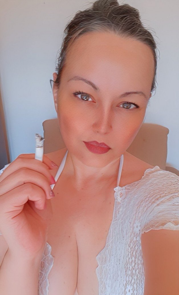 Photo by doll2kk with the username @doll2kk, who is a star user,  June 30, 2024 at 1:05 PM. The post is about the topic Findome and the text says 'Snapchat @ gfeamelia 
On for sessions now
#findom #sph #paypig'