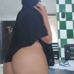 Photo by MuslimWifeyX with the username @MuslimWifeyX, who is a star user,  November 16, 2022 at 1:19 PM. The post is about the topic Ass and the text says 'What do you think of my ass?'