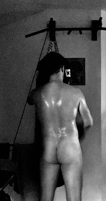 Watch the Photo by elzorroloco5 with the username @elzorroloco5, posted on August 11, 2020. The post is about the topic Deutsche. and the text says 'It‘s Not hit enough yet!
#sport #back #boxing #nude #me #nude #butt'
