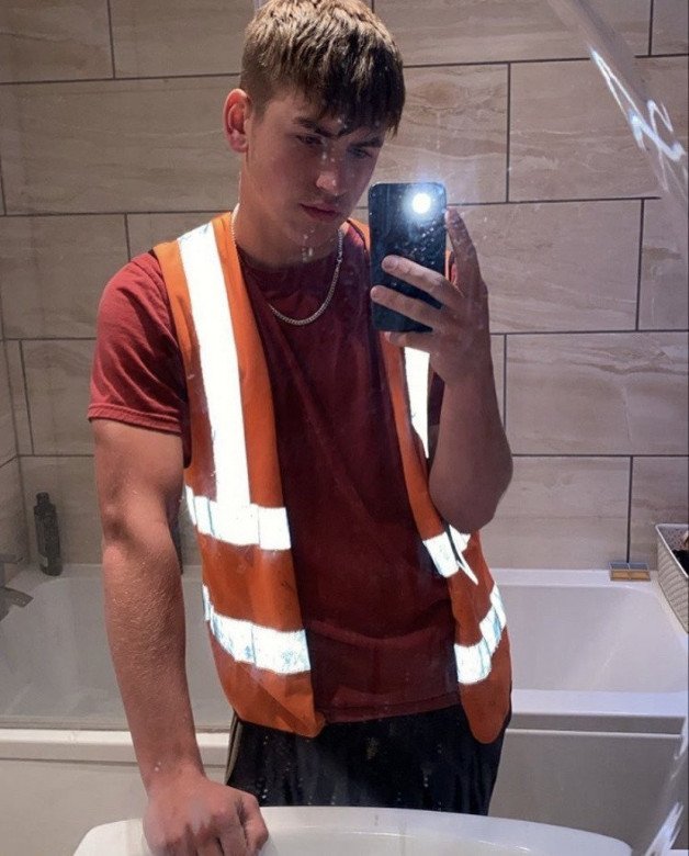 Photo by mark201900 with the username @mark201900,  November 8, 2021 at 10:51 AM. The post is about the topic GayExTumblr and the text says 'Working lad'