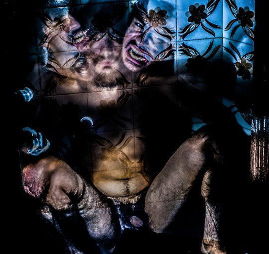 Photo by nuartistcoexprimntal with the username @nuartistcoexprimntal,  January 23, 2021 at 12:41 AM. The post is about the topic Erotic Horror and the text says 'autorretrato em pintura de luz ( light painting self portrait )'