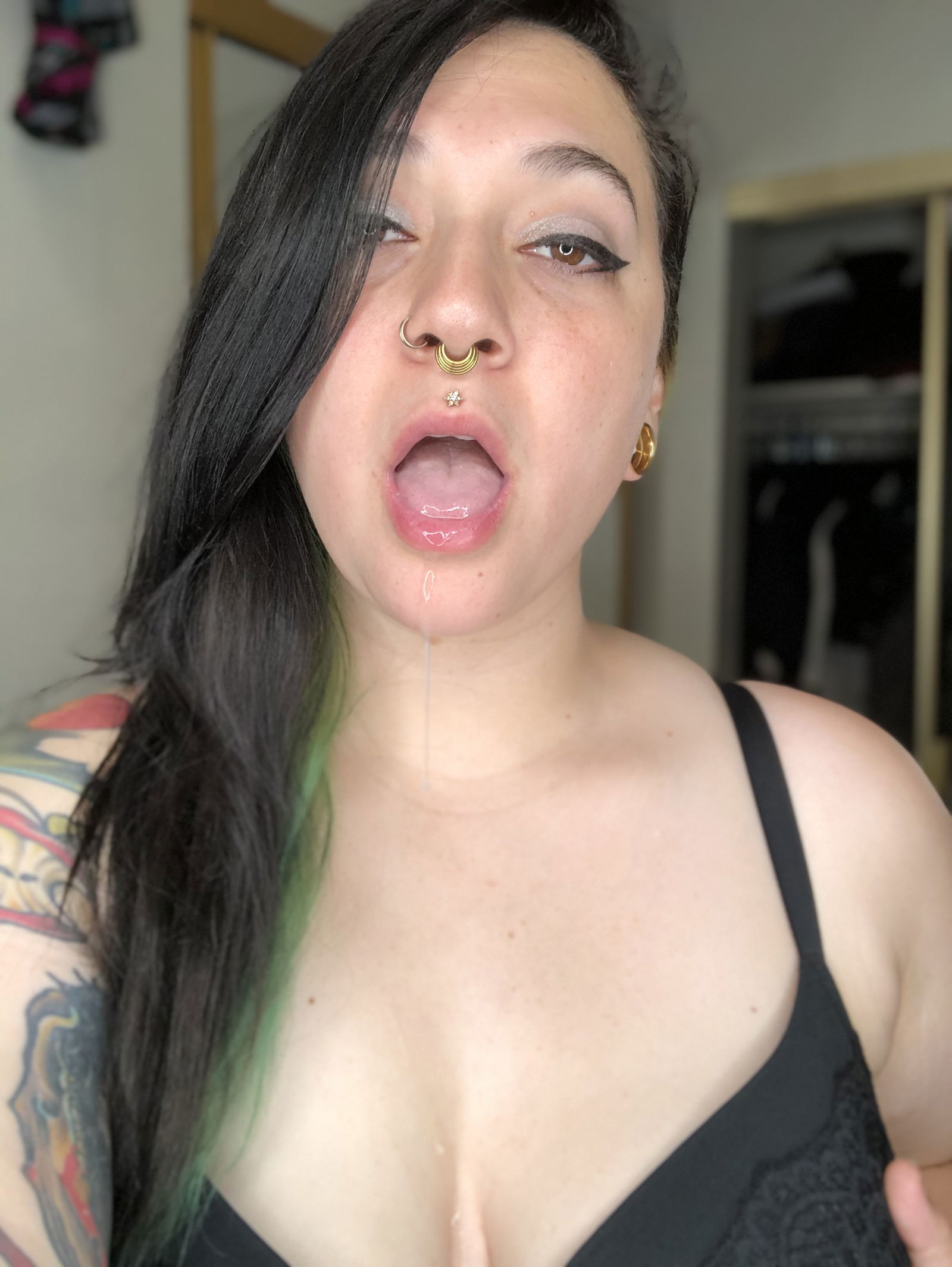 Photo by laralieaha with the username @laralieaha, who is a star user,  September 23, 2020 at 4:57 AM. The post is about the topic Amateurs and the text says 'can i spit in your mouth?'