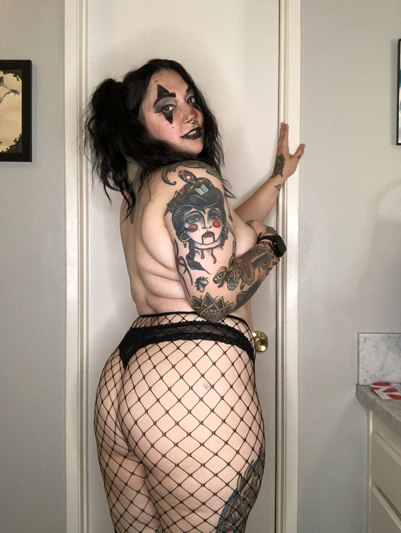 Photo by laralieaha with the username @laralieaha, who is a star user,  September 17, 2020 at 4:42 PM. The post is about the topic Amateurs and the text says 'who else has a clown fetish 😈'