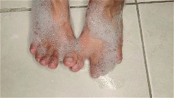 Photo by princessveronicatoes with the username @princessveronicatoes, who is a star user,  September 3, 2020 at 6:20 PM. The post is about the topic Foot Fetish and the text says 'bubbly toes 😊'