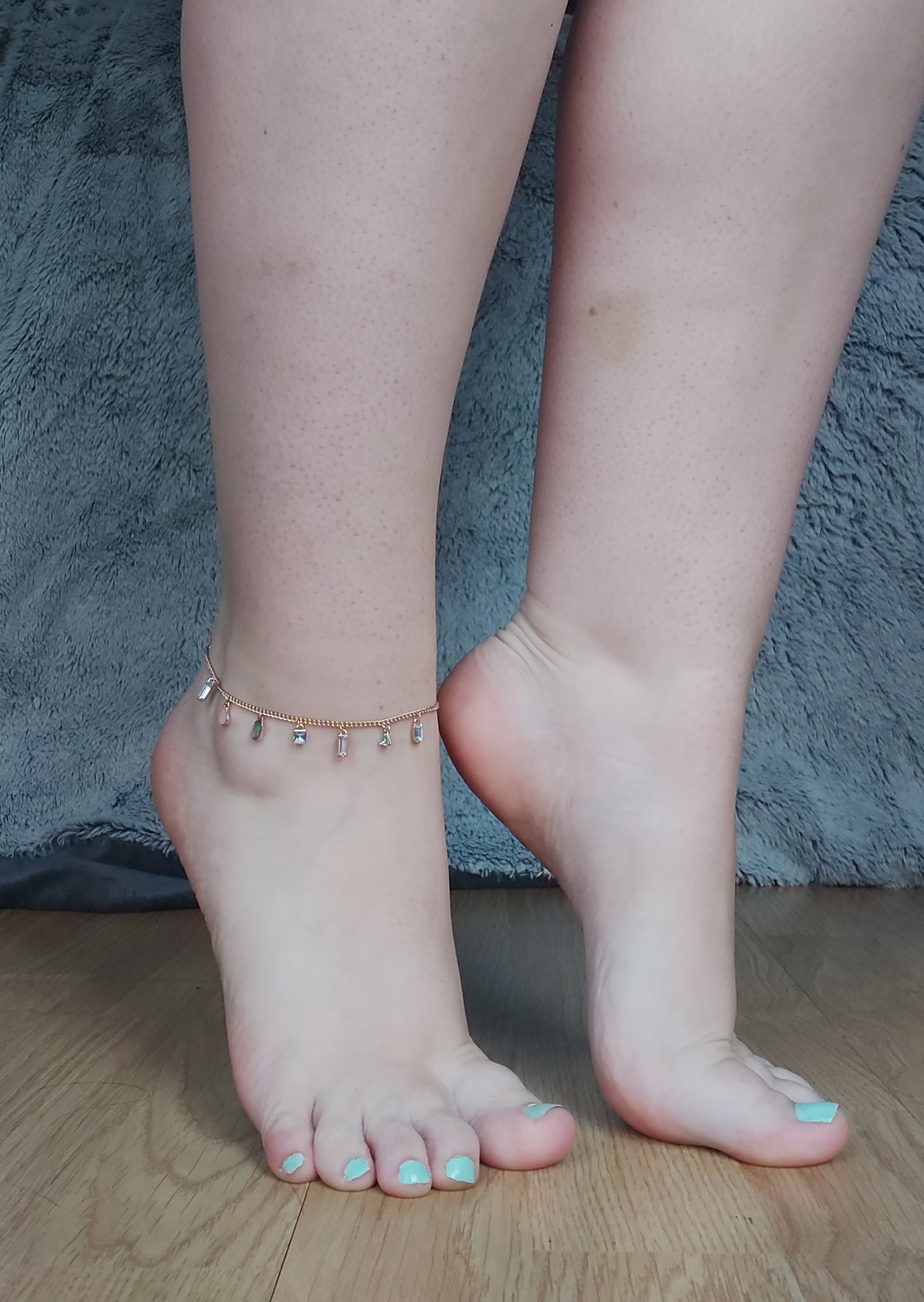 Photo by Barefootdaisyx with the username @Barefootdaisyx,  August 27, 2020 at 2:22 AM. The post is about the topic Foot Worship and the text says 'come join me on twitter and onlyfans @Barefootdaisy2 ❤❤'