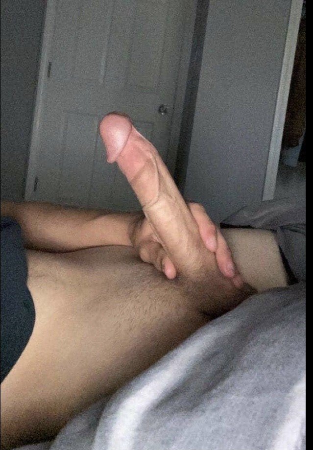 Photo by nwchaddy with the username @nwchaddy, who is a verified user,  January 14, 2021 at 7:33 PM. The post is about the topic 18+ Snapchat trade and the text says 'straight male... horny'