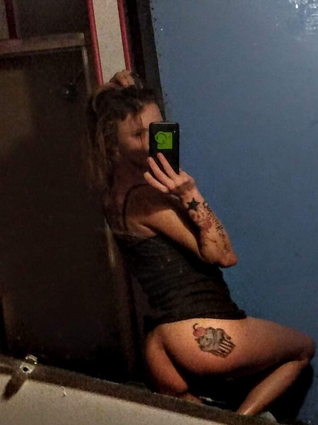 Photo by Sexyaerianna with the username @Sexyaerianna,  June 4, 2021 at 3:58 PM. The post is about the topic Mirror Selfies and the text says '#mirrorselfies. tightass whore..'