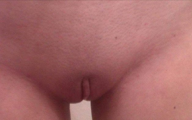 Photo by Sexyaerianna with the username @Sexyaerianna,  January 15, 2021 at 7:27 AM. The post is about the topic Tight sluts in arkansas and the text says 'who wants to play with my tight little pussy.? im so horny right now.'