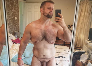 Photo by dominabox with the username @dominabox,  September 13, 2020 at 4:56 PM. The post is about the topic Gay and the text says 'i'm not your daddy bear, im the king bear'