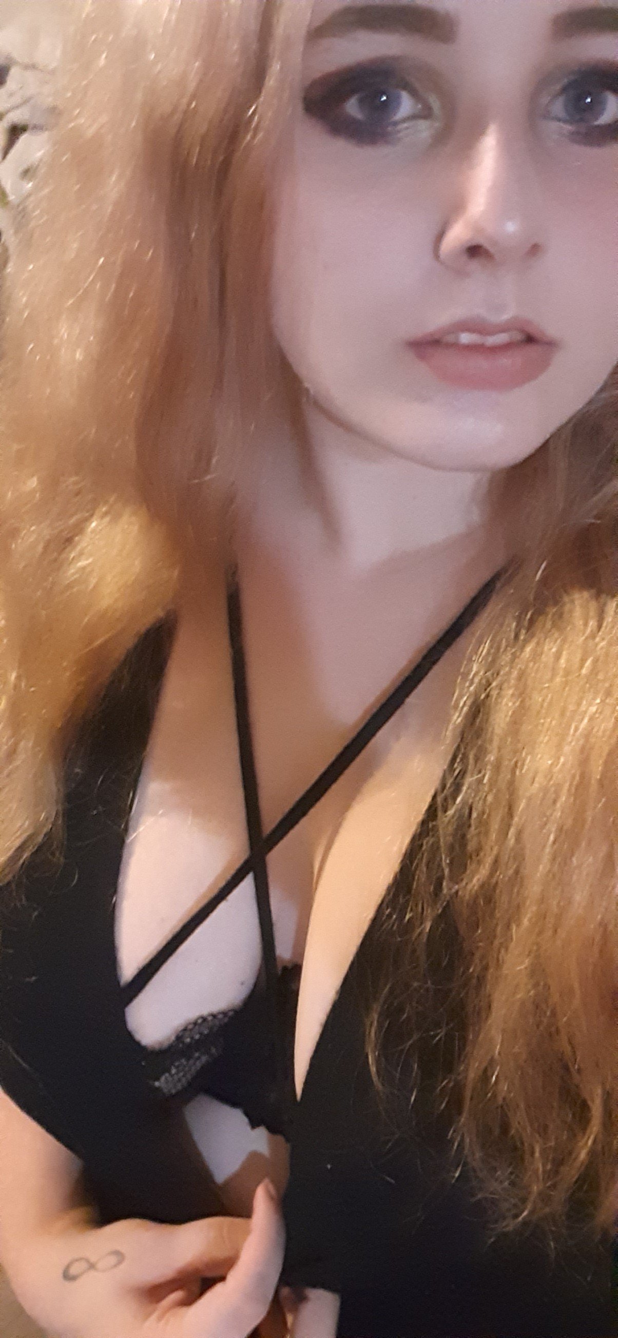 Photo by Hhhh with the username @Jjjjhjjj,  September 19, 2020 at 3:26 AM. The post is about the topic Homemade and the text says '$7 OF SUB madimoonnsw immediate access to over 60+ pics and videos BJ/Deepthroat/GG/Striptease Custom content always available Fetish Friendly Daily Content always available Fetish Friendly Daily content Full Nude with Face Chubby MILF 😘🥰💋 Link in..'