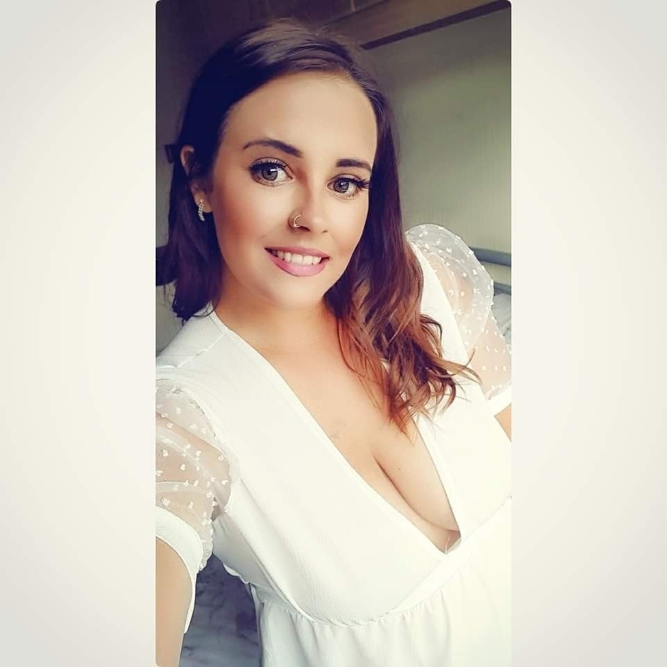 Photo by Richyc54 with the username @Richyc54, who is a verified user,  September 30, 2020 at 11:12 AM. The post is about the topic Side-boob & downblouse and the text says 'nice bit of side boob on show'