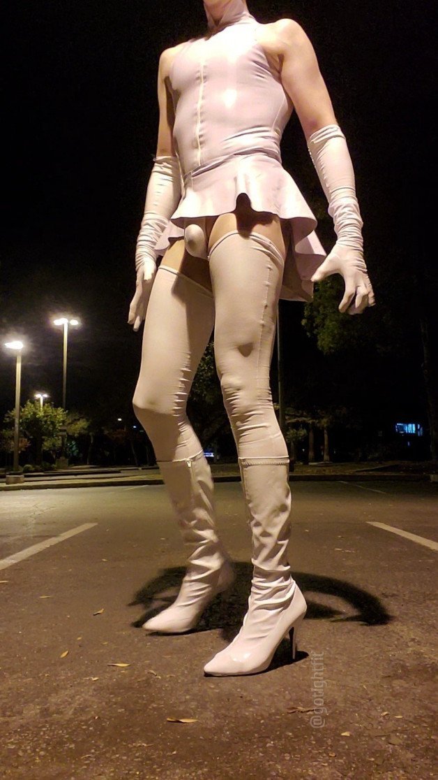 Photo by GoTightFit with the username @gotightfit,  February 27, 2021 at 10:37 PM. The post is about the topic High Heel Boots and the text says 'evening heat

#gotightfit #latex #femboy #sexy #ass #cock #highheels #public #bulge #thighhighs'