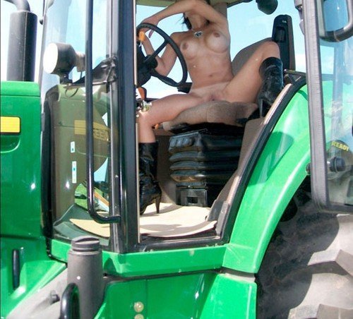 Photo by Jaybird3342 with the username @Jaybird3342,  November 25, 2023 at 6:10 PM. The post is about the topic Tractor Babes