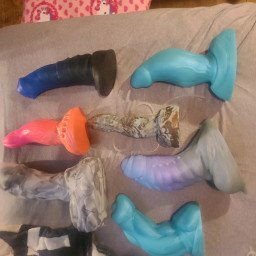 Photo by Sunshine with the username @LittleMisSunshine, who is a verified user,  September 12, 2021 at 5:27 AM and the text says 'i think its safe to say i may have a slight addiction 😘 #sizequeen #baddragon'