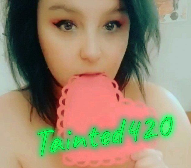 Photo by Tainted420 with the username @Tainted420, who is a star user,  February 1, 2021 at 5:35 AM. The post is about the topic Amateur CamGirls and the text says 'check out my OF Taintedhippy
or click thr link beloe for my mfc share page'