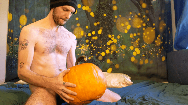 Photo by SpicedEnterprise with the username @spicesophia, who is a star user,  October 25, 2023 at 9:57 PM and the text says 'Solo Jasper pumpkin fucking clip is out now! https://sextpanther.com/Jasper-Spice?feedid=2848453'
