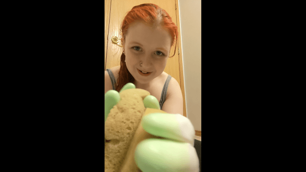 Photo by SpicedEnterprise with the username @spicesophia, who is a star user,  August 12, 2023 at 4:27 PM. The post is about the topic Sponge and the text says 'New sponge and glove fetish clip is out now! This is a compilation of custom teasers from a sexting session!   https://iwantclips.com/store/780777/SophiaSinclair/4199492'