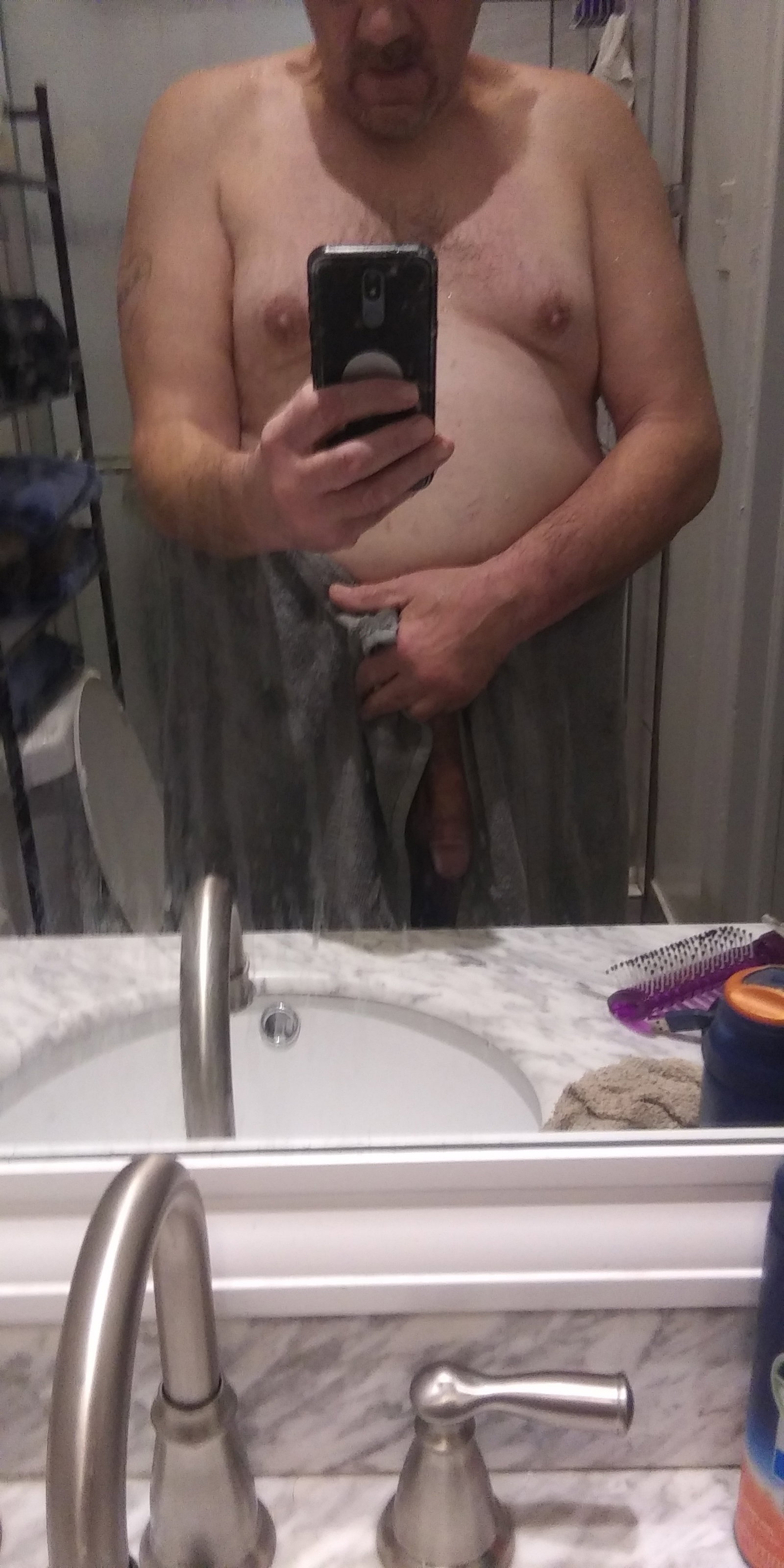 Photo by kratos26 with the username @kratos26, posted on January 8, 2021. The post is about the topic Hook ups I. Ky0 and the text says 'fresh out the shower ready to fuck whos up to the task lets link up'