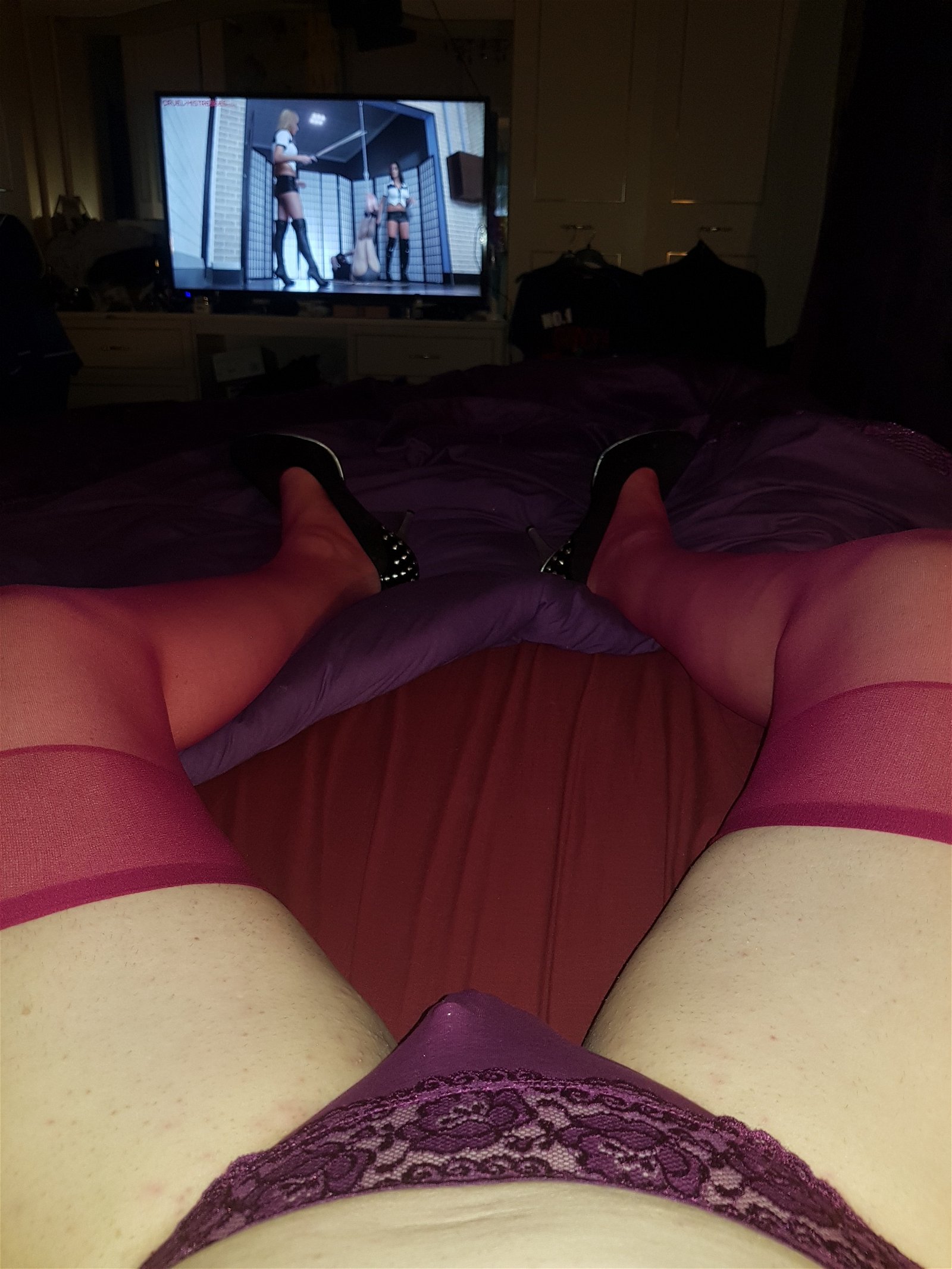 Photo by Likestobesubmissive with the username @Likestobesubmissive, who is a verified user,  January 23, 2019 at 6:42 AM and the text says 'Relaxation time'
