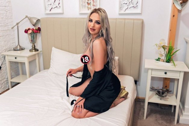Photo by JessyMoore with the username @JessyMoore, who is a star user,  August 30, 2021 at 10:18 PM. The post is about the topic Blonde and the text says 'I wanna spend the whole day making you feel better in my room
#naughty #attention 

Check out my👉https://Diva.link/JessyMoore'