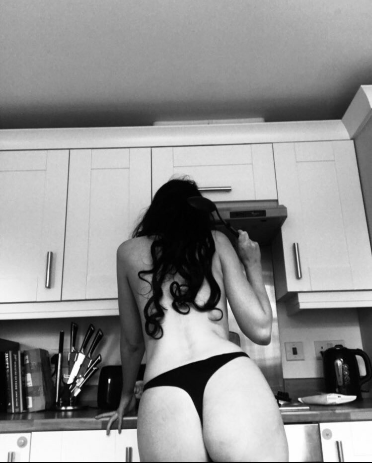 Photo by Elizabeth-xo with the username @Elizabeth-xo,  October 21, 2020 at 2:05 PM. The post is about the topic Ass and the text says 'Hungry anybody?'