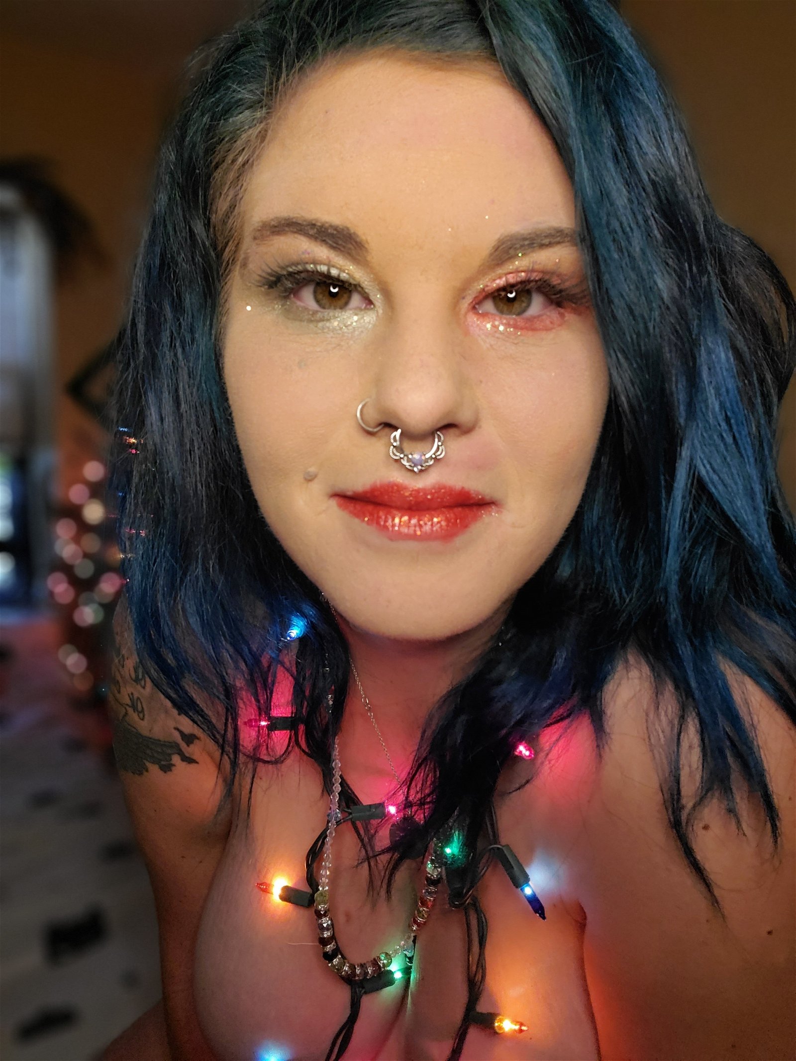 Photo by kaneImaGirl09 with the username @kaneImaGirl09, who is a verified user,  December 23, 2020 at 11:33 PM. The post is about the topic MILF and the text says 'who wants to cum spoil me for Christmas!?!?'