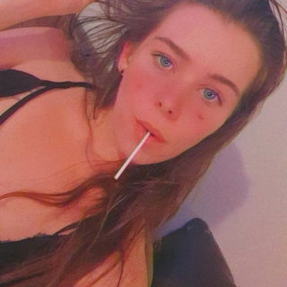 Photo by nellababe with the username @nellababexo,  November 5, 2020 at 1:43 AM and the text says 'Craving something to suck on tonight!!'