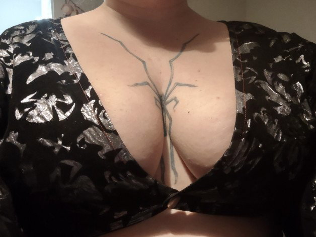 Photo by spiderboobs with the username @spiderboobs, who is a star user,  February 12, 2024 at 6:00 PM and the text says 'they still fit in this top'